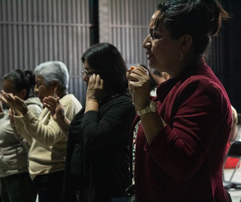 Congregación en un servicio de King Global